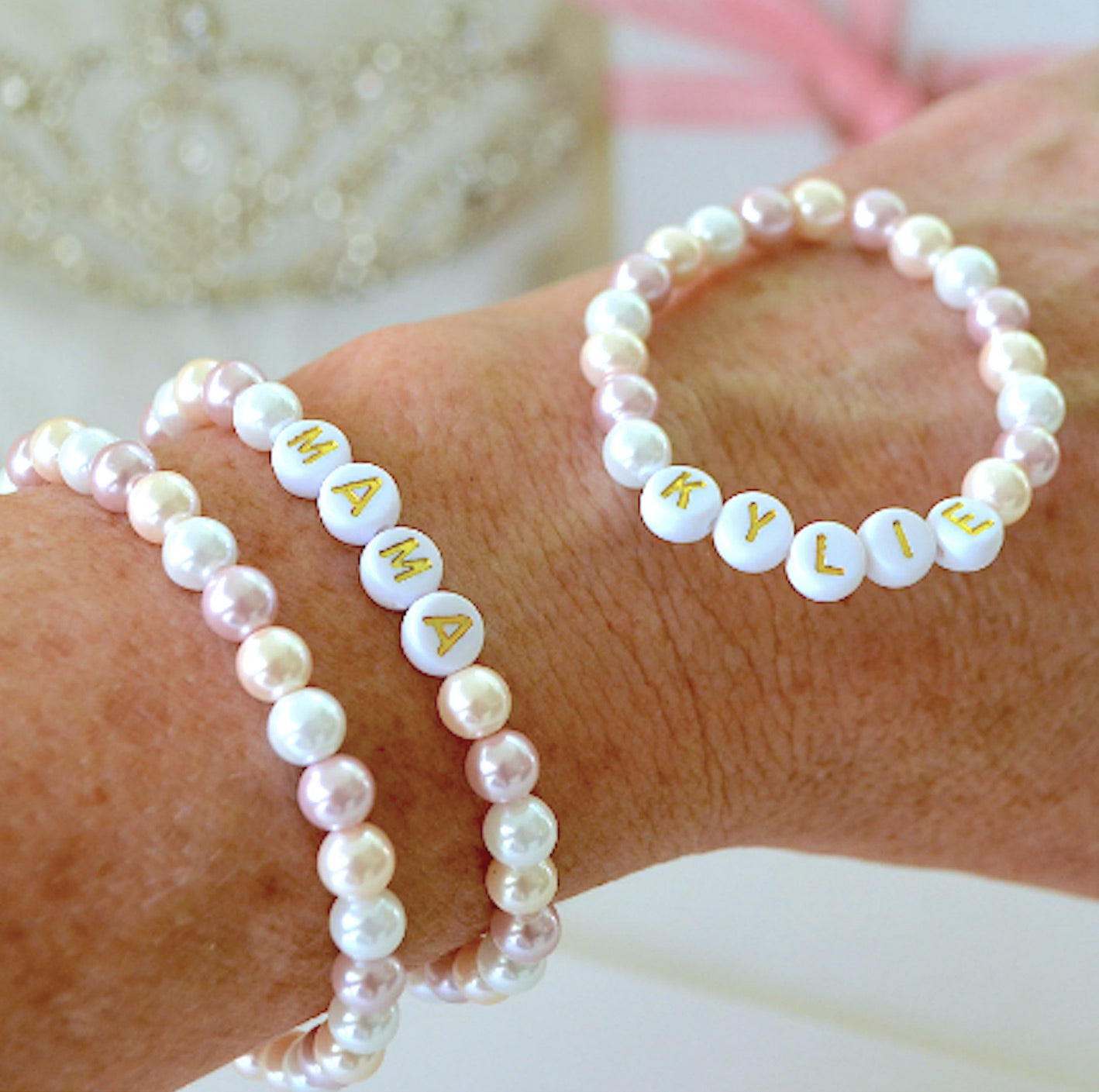 Mama and Mini Pearl Personalized Bracelet Set – Matching Custom Name Bracelets for Mom and Baby